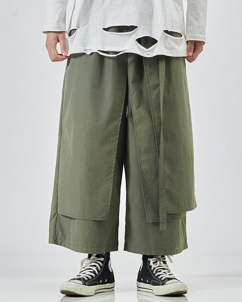 hakama pants,techwear pants,mens streetwear outfits,cyberpunk pants,black cargo pants,black cargo pants mens,black cargo pants outfit,ninja pants,ninja cargo pants,baggy ninja pants,black ninja pants